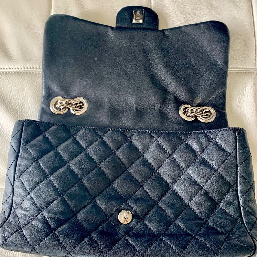 CHANEL, MAKE AN OFFER, Black Quilted Shoulder Bag, - Picture 7 of 16